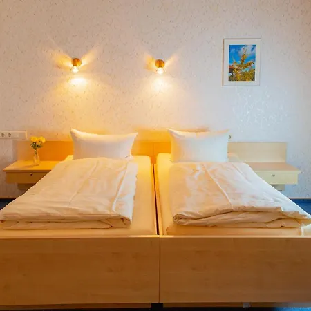 Christliche Gaestehaeuser Weinstrasse * Neustadt an der Weinstraße