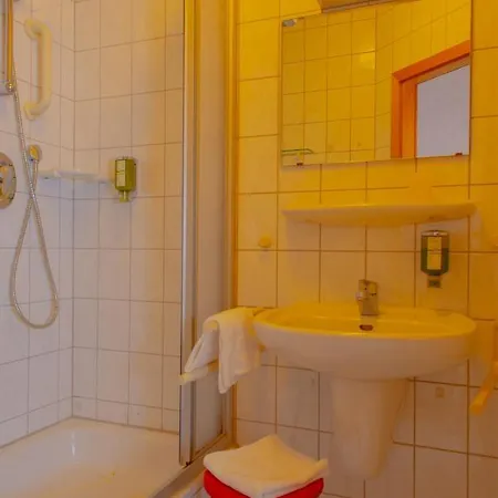 Christliche Gaestehaeuser Weinstrasse Нойштадт-ан-дер-Вайнштрасе