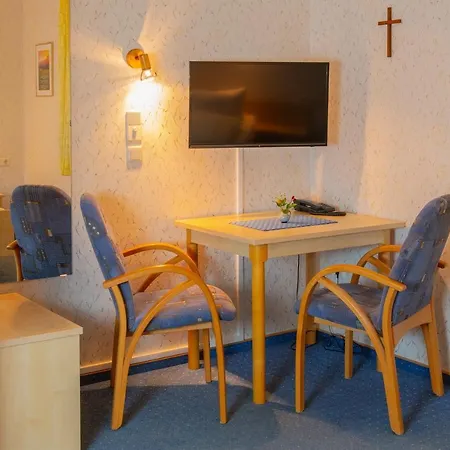 Christliche Gaestehaeuser Weinstrasse * Neustadt an der Weinstraße