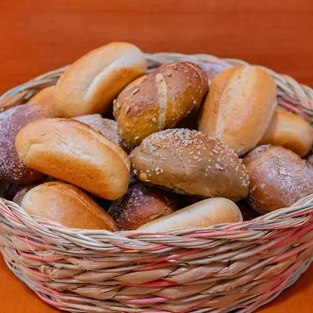 Christliche Gaestehaeuser Weinstrasse Hotel *