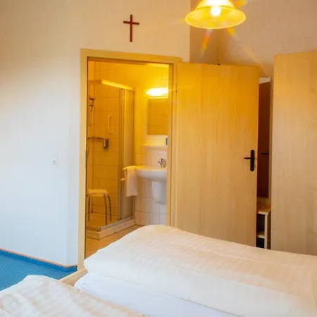 Отель Christliche Gaestehaeuser Weinstrasse Нойштадт-ан-дер-Вайнштрасе