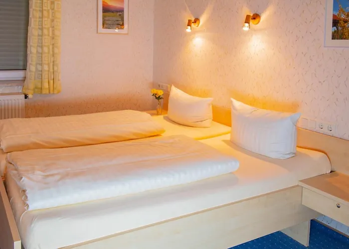 Christliche Gaestehaeuser Weinstrasse Hotel *