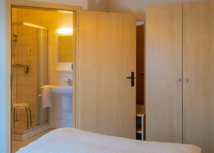 Christliche Gaestehaeuser Weinstrasse * Neustadt an der Weinstraße