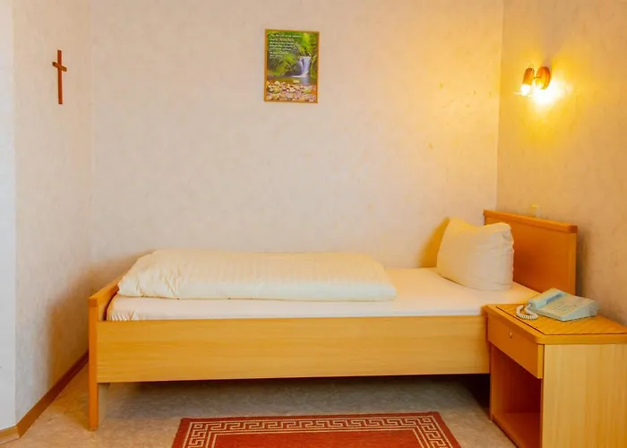 Christliche Gaestehaeuser Weinstrasse *