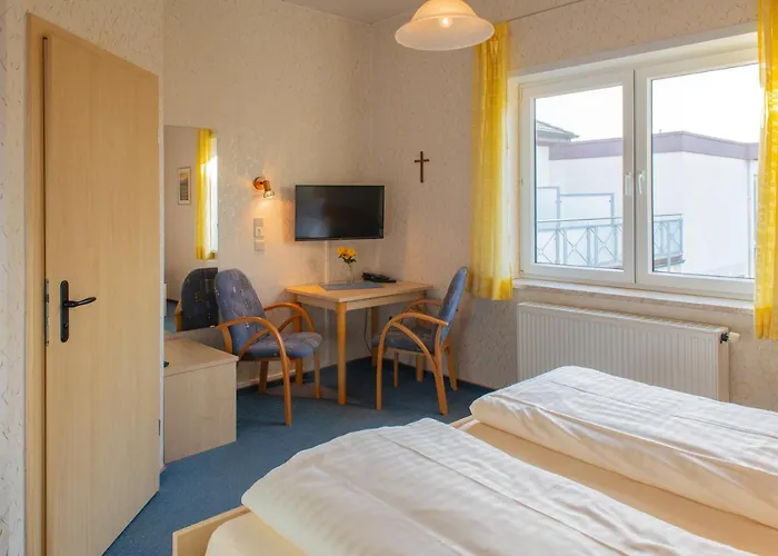 Christliche Gaestehaeuser Weinstrasse * Neustadt an der Weinstraße