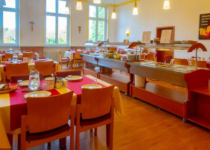 Christliche Gaestehaeuser Weinstrasse Hotel *