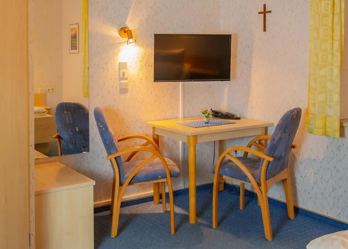 Christliche Gaestehaeuser Weinstrasse * Neustadt an der Weinstraße