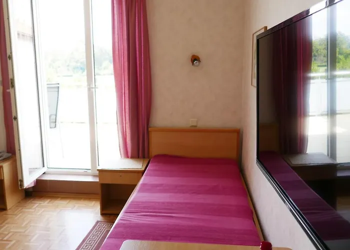 Christliche Gaestehaeuser Weinstrasse